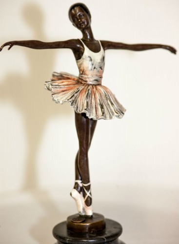 ballerine en bronze très bon état Signé MANGREB