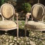 Paire de fauteuils dossiers médaillon Style Louis XVI
