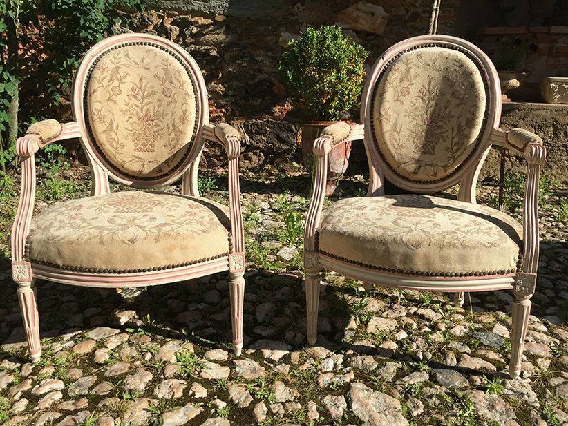 Paire de fauteuils dossiers médaillon Style Louis XVI