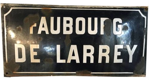 Ancienne plaque de rue émaillée, bombée. 25 x 50 cm