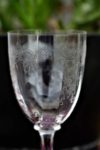 Série de 6 verres à vin en cristal de Saint Louis modèle Massenet gravure Cléo