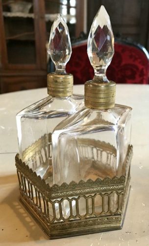 Paire de flacons de parfum en cristal , cave à senteurs…