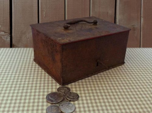 PETIT COFFRE-FORT EN FER