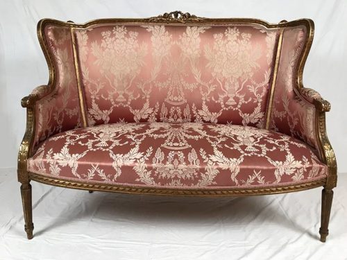 Canapé à oreilles de style Louis XVI bois doré. XIXe