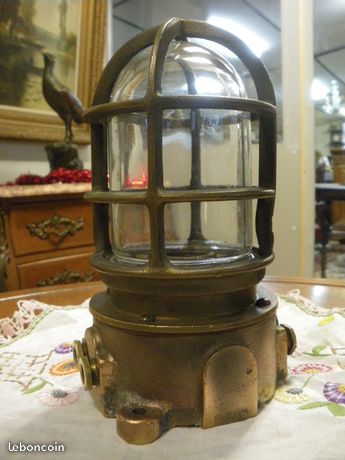 Lampe de bateau marine en bronze ancien
