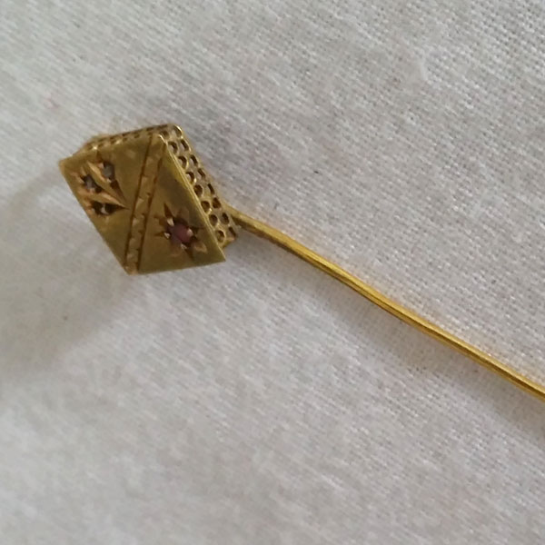 PINGLE-DE-CRAVATE-DIX-HUIT-CARATS-2