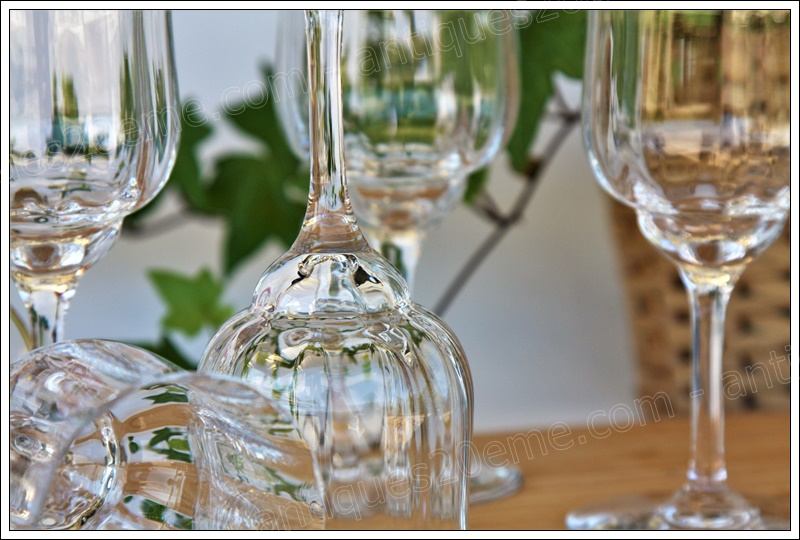 Série de 6 verres à vin de Bourgogne en cristal de Baccarat modèle Capri
