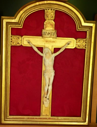 Christ cadre fond rouge 29cm 101